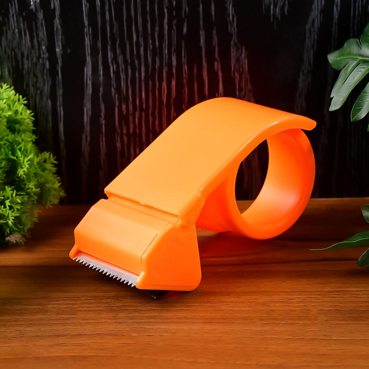 Easy and Portable Finger Tape Cutter
